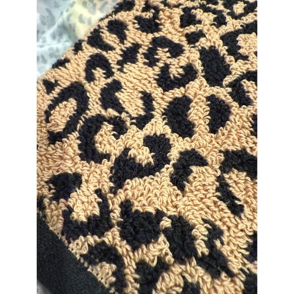 Rachel Zoe Leopard Cheetah Print 100% Cotton Hand Towels Set of 2 Bathroom Decor - Picture 2 of 4
